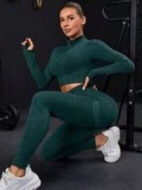 Seamless Leggings and Long Sleeve Crop Jacket Matching Set